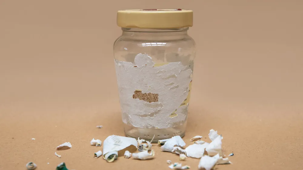 få bort klister från plast